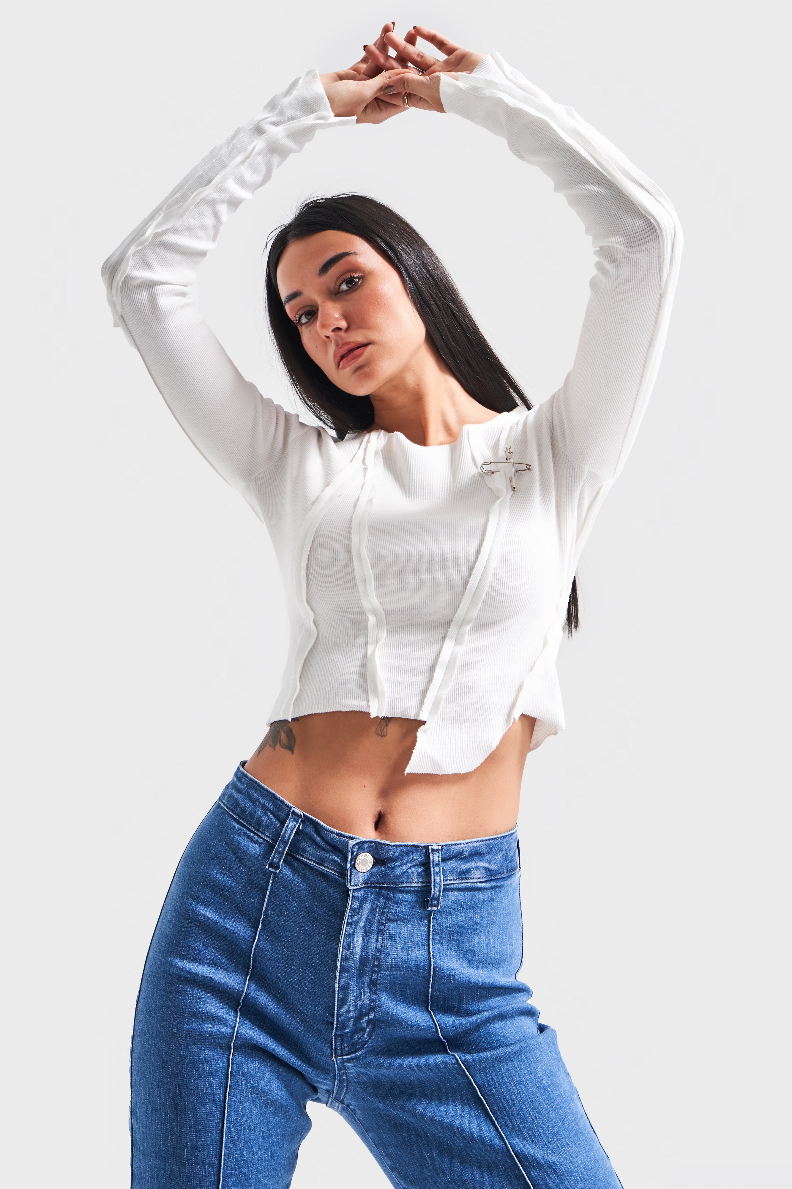 Kadın Ekru Renk Esnek Kumaş Obje Detaylı Tasarım Crop Top