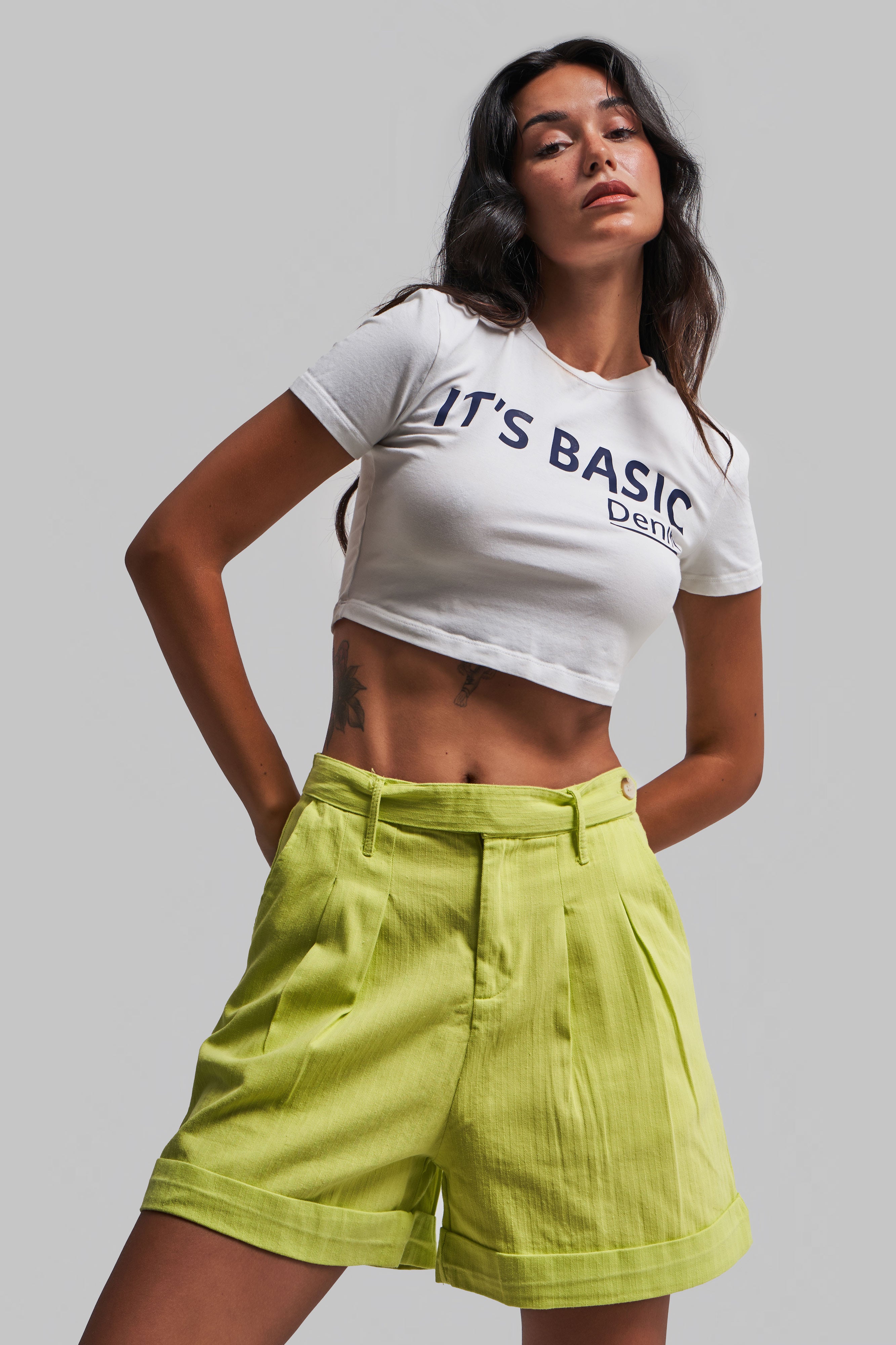 Women's Pistachio Green Belt Detailed Pleated Linen Shorts