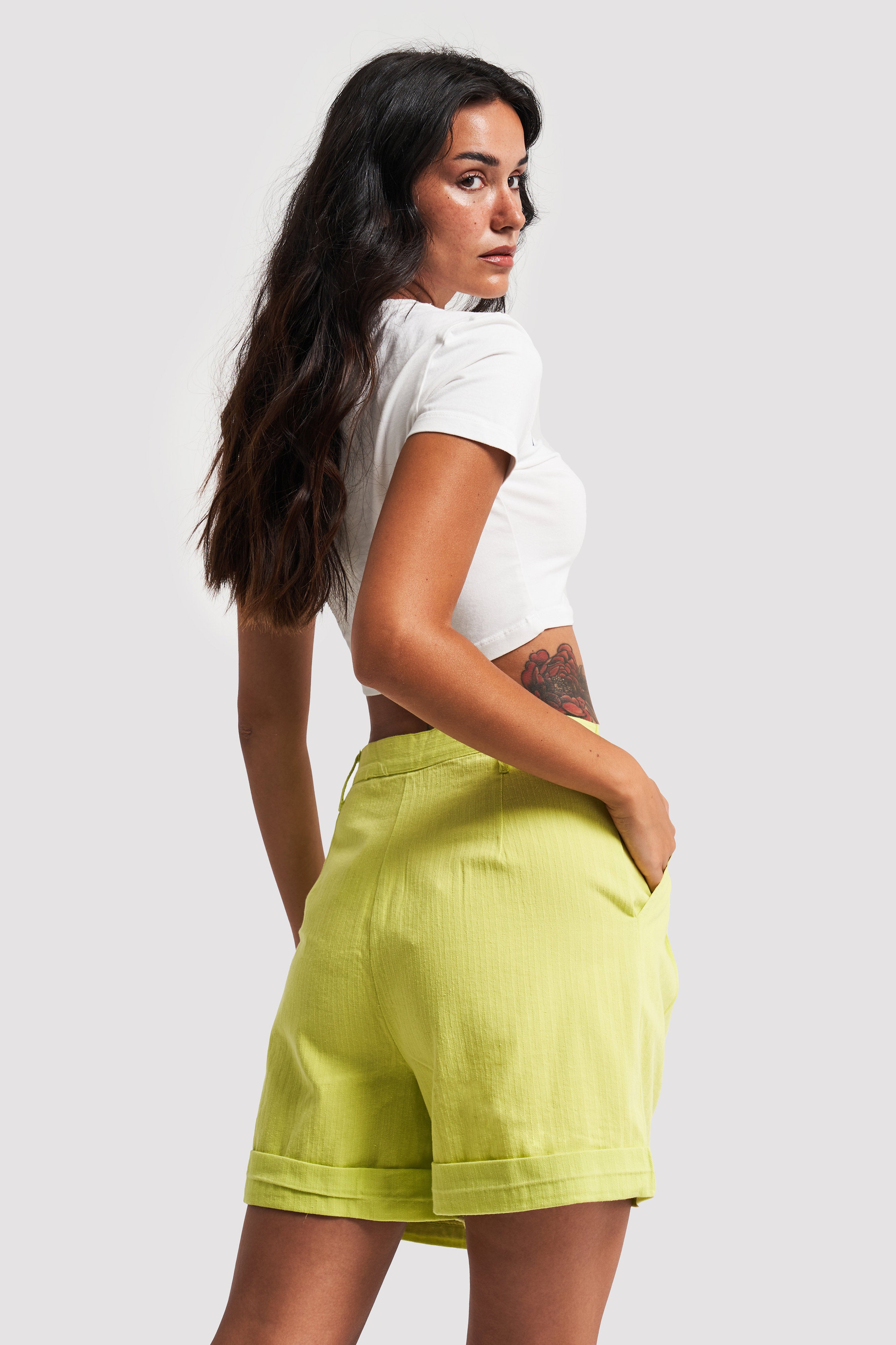 Women's Pistachio Green Belt Detailed Pleated Linen Shorts