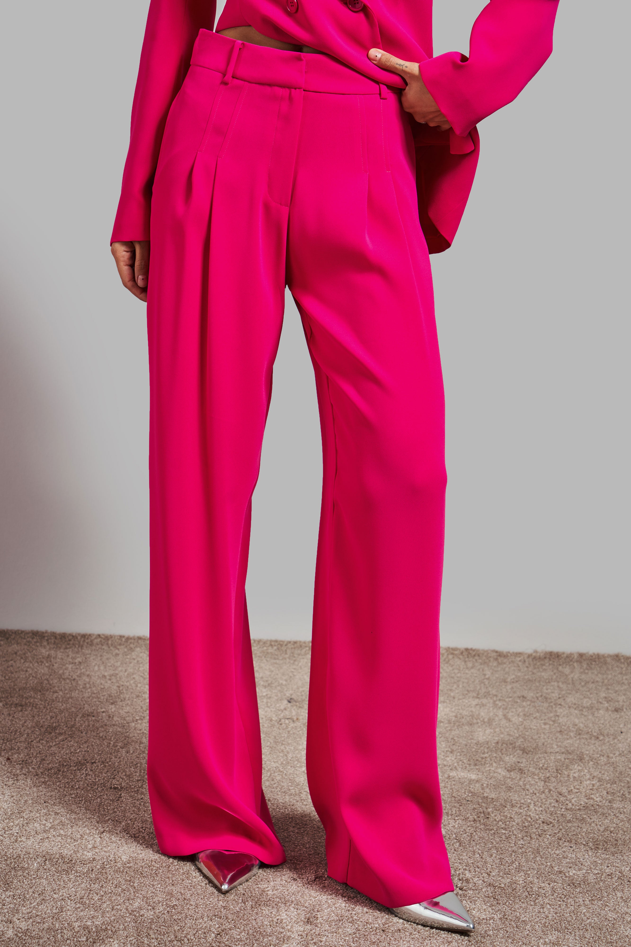 Women's Fuchsia Color Loose Cut Pleated Flowy Fabric Trousers