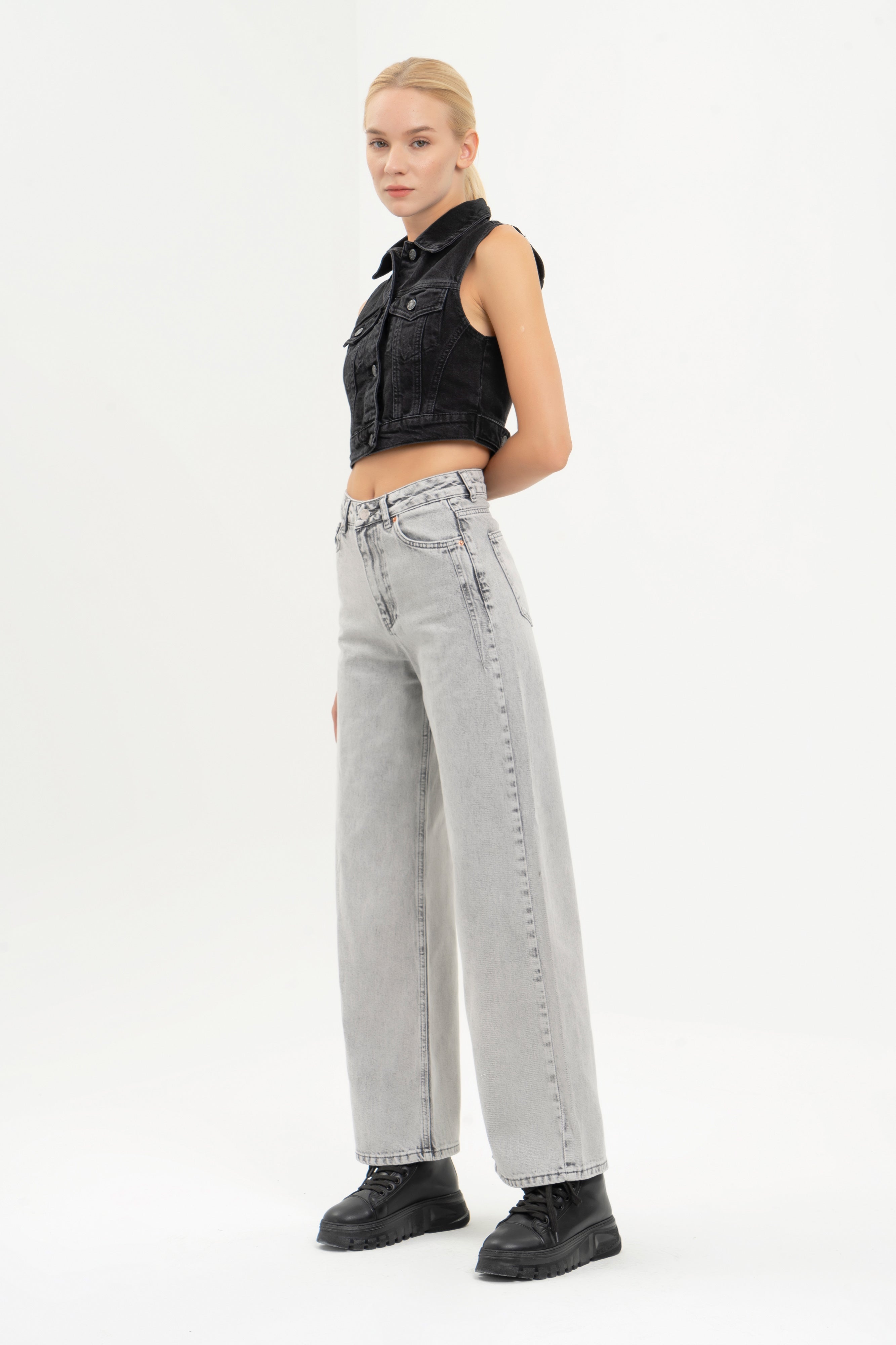 Women's Gray Color Wide Leg Fit Wide Leg Denim Trousers