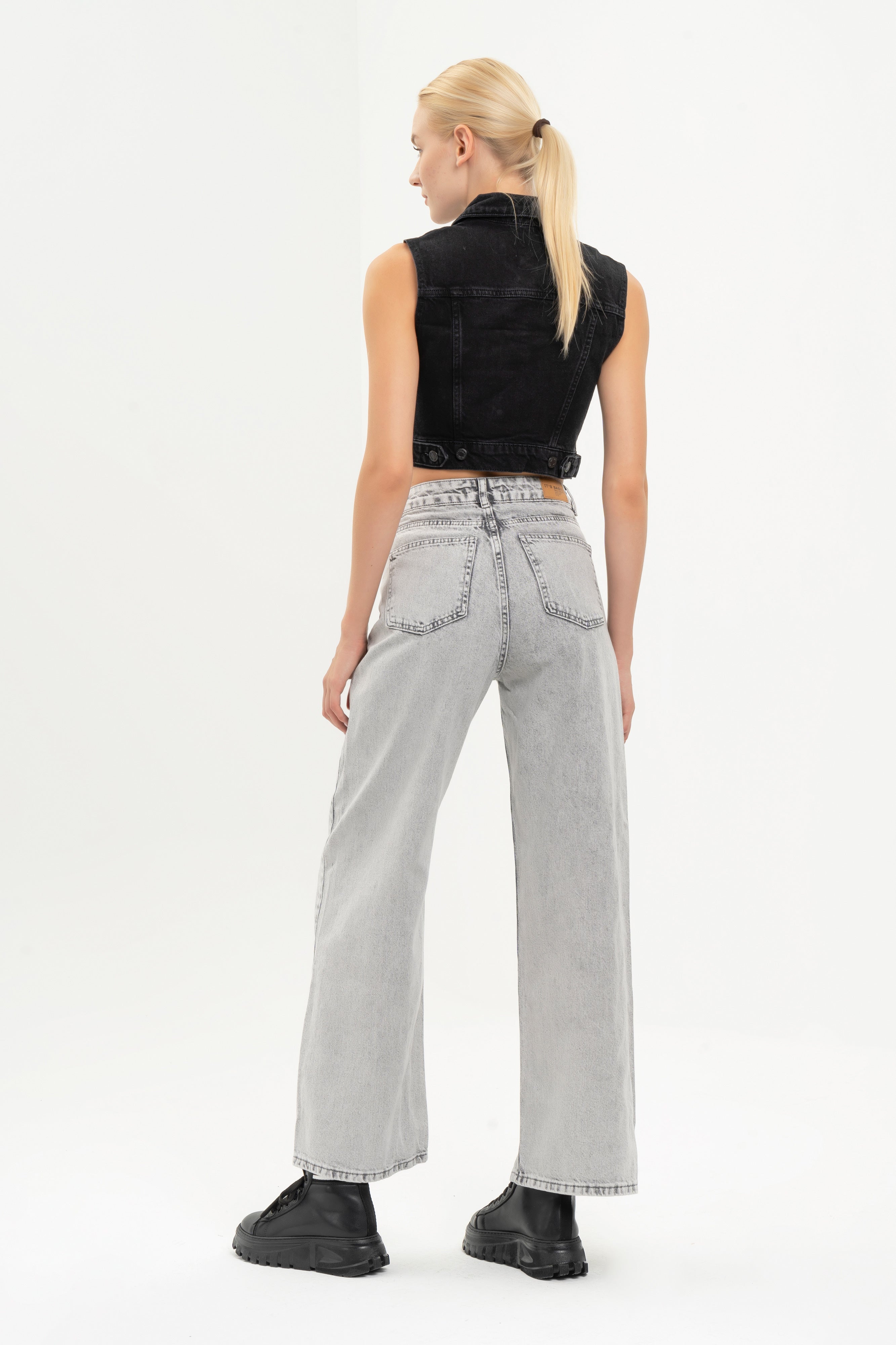 Women's Gray Color Wide Leg Fit Wide Leg Denim Trousers