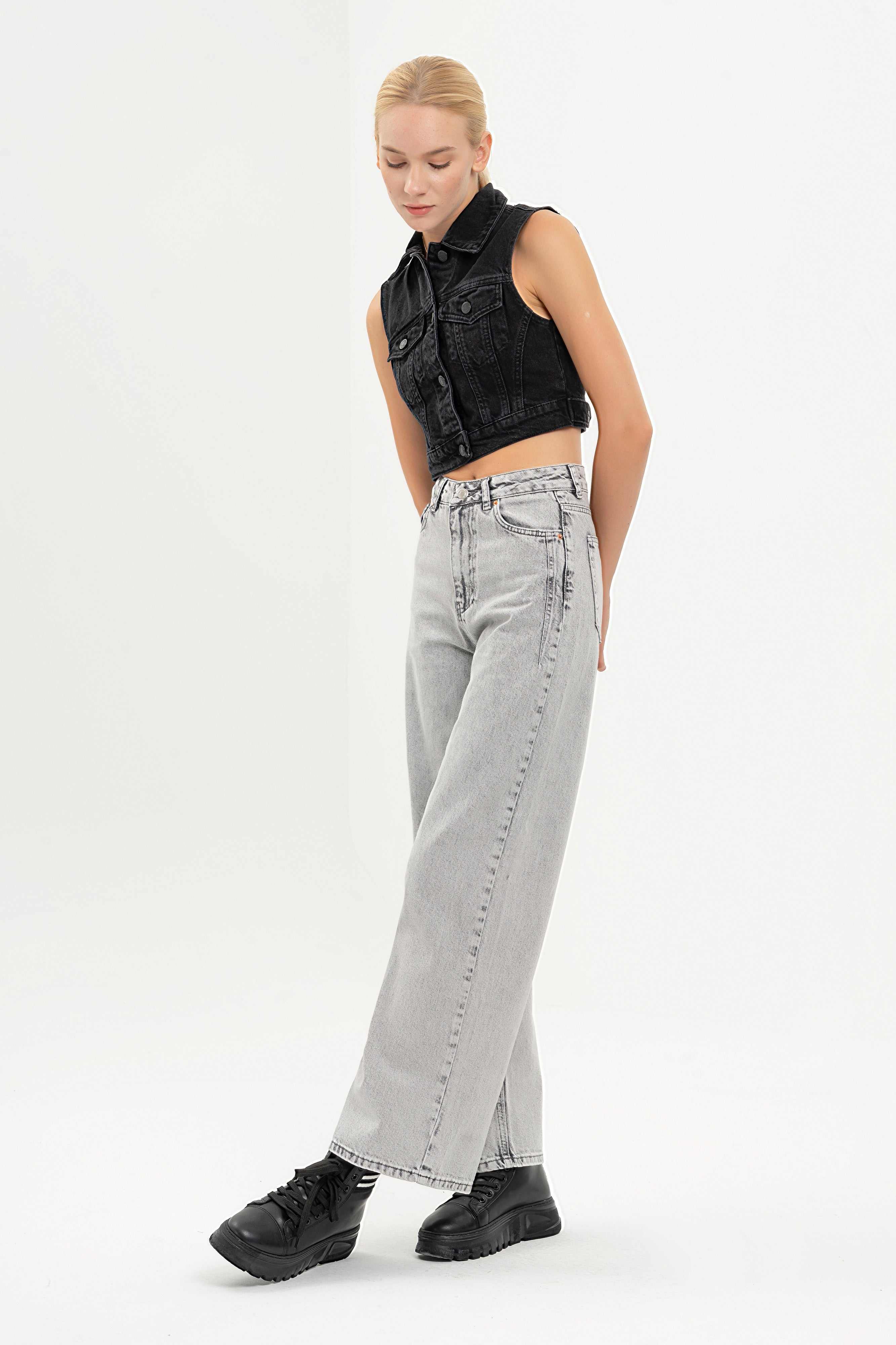 Women's Gray Color Wide Leg Fit Wide Leg Denim Trousers