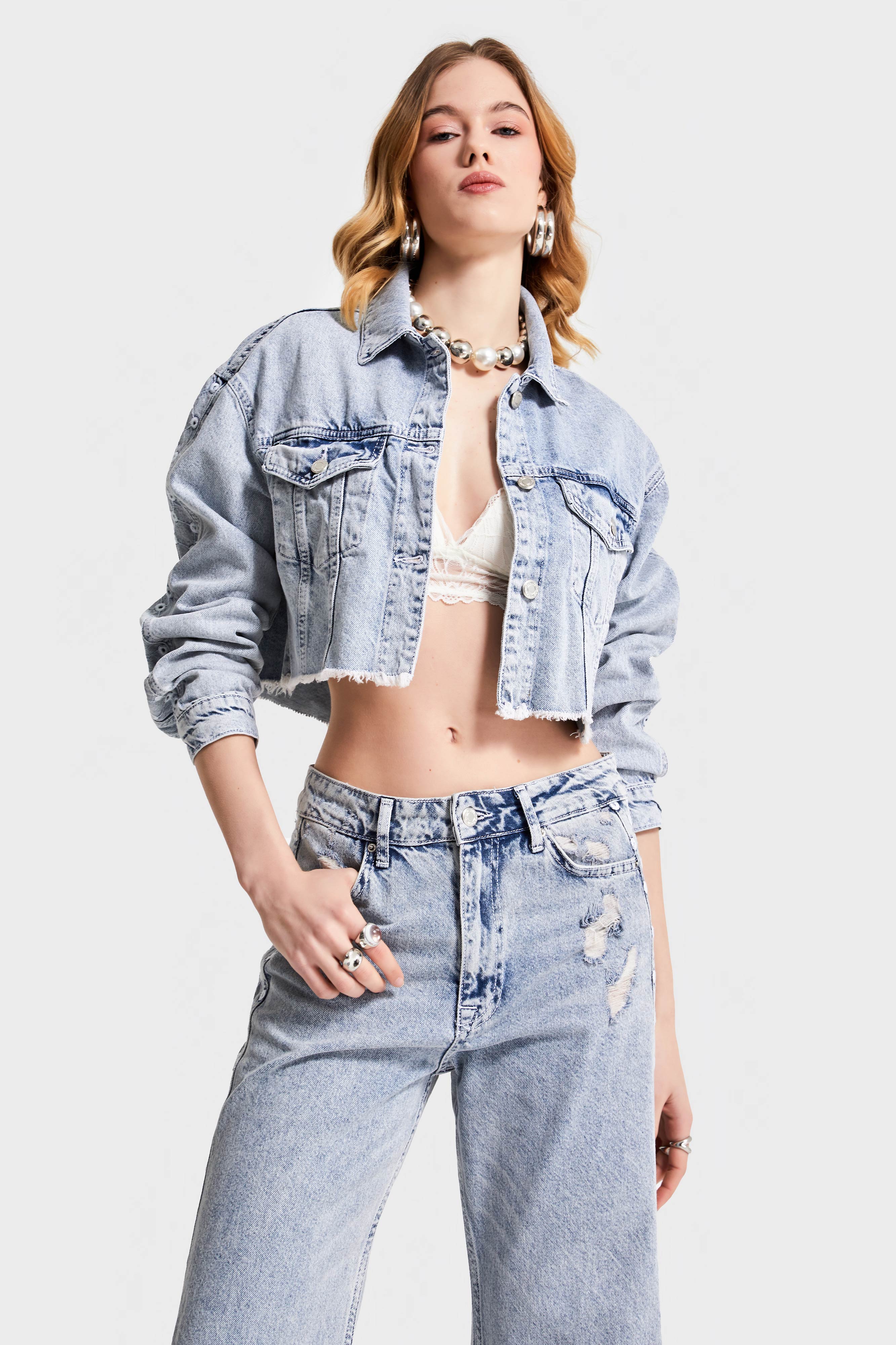 Kadın Kot Reng 3S565 Kolları Nakışlı Bol Kesim Tasarım Crop Denim Ceket