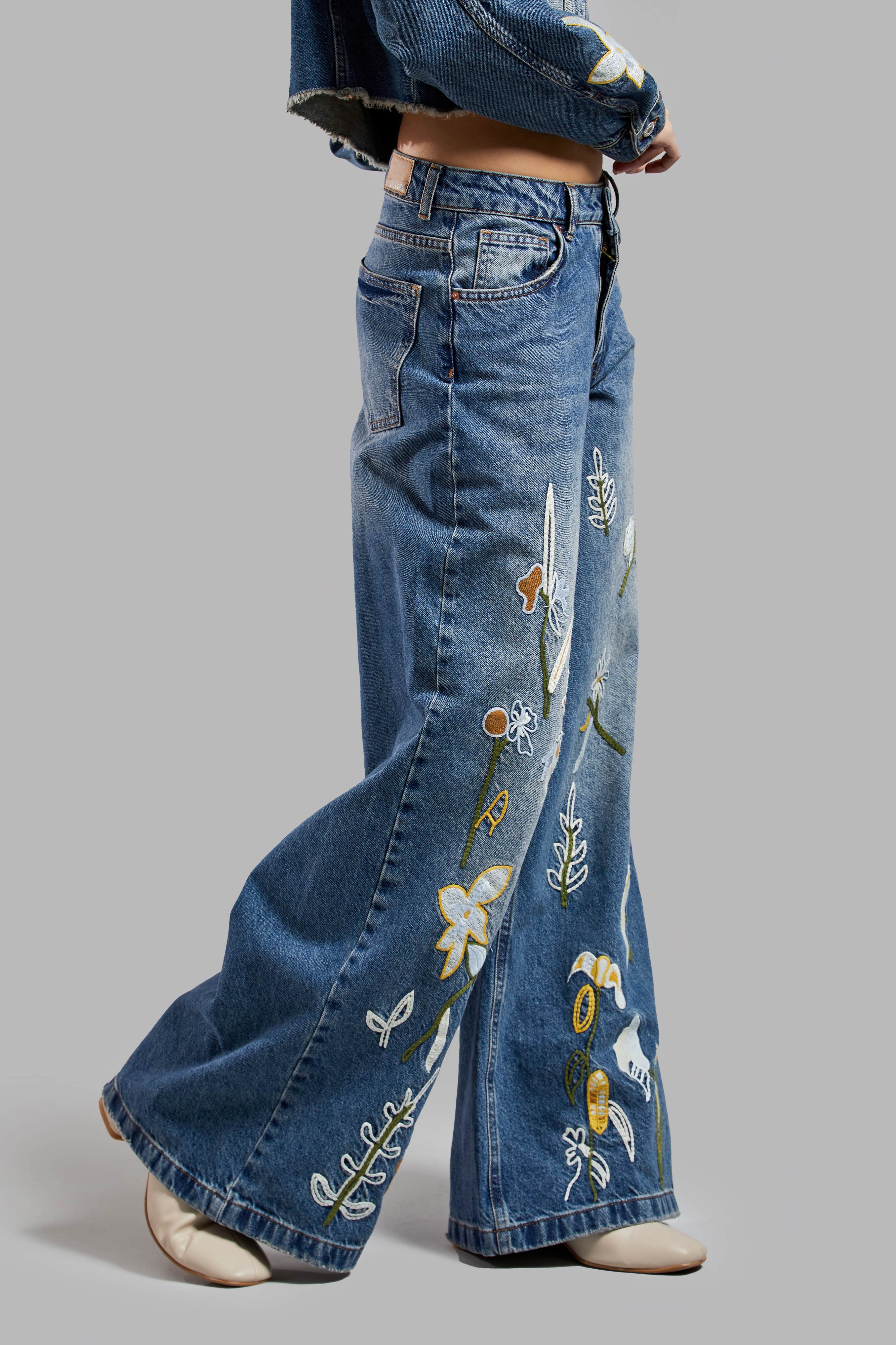 Women's Jeans Color 2S575 Floral Embroidered Loose Cut Denim