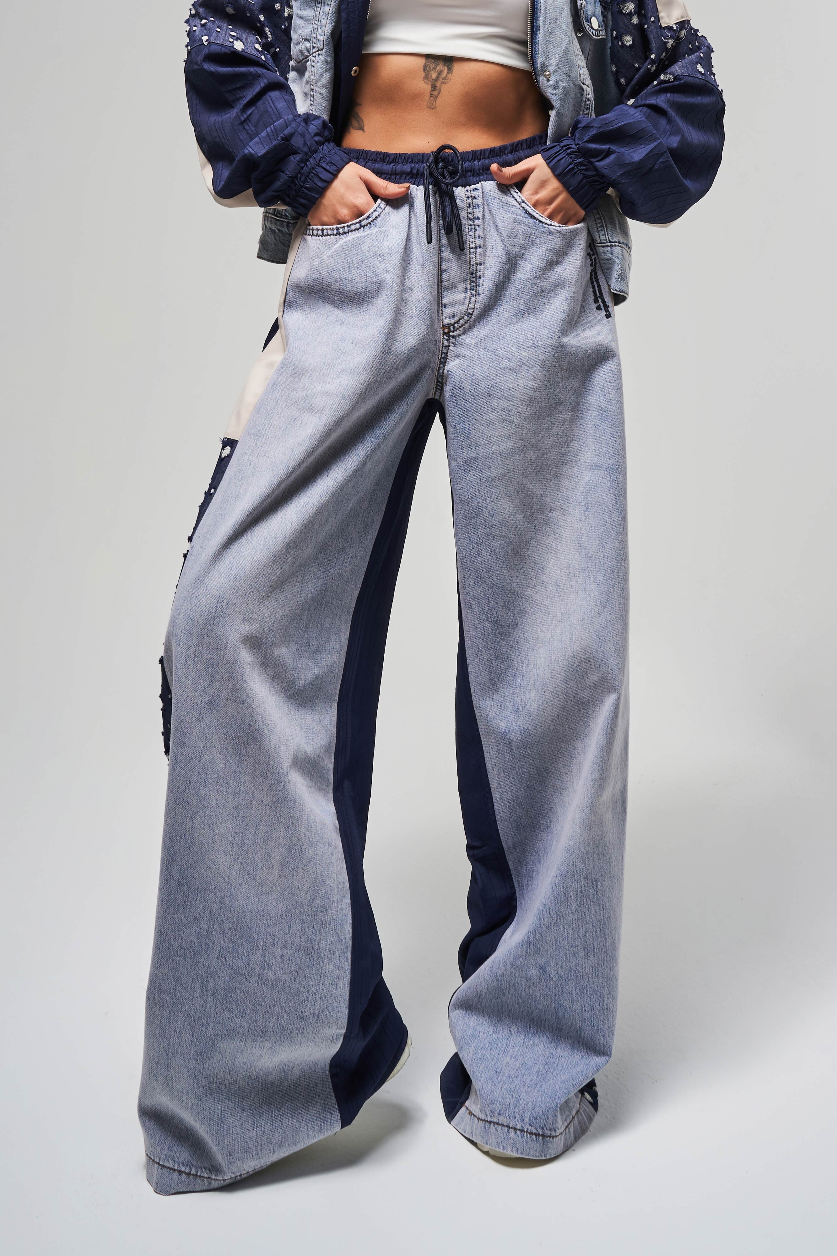 Women's Denim Color Fabric Denim Piece Loose Cut Design Denim Trousers