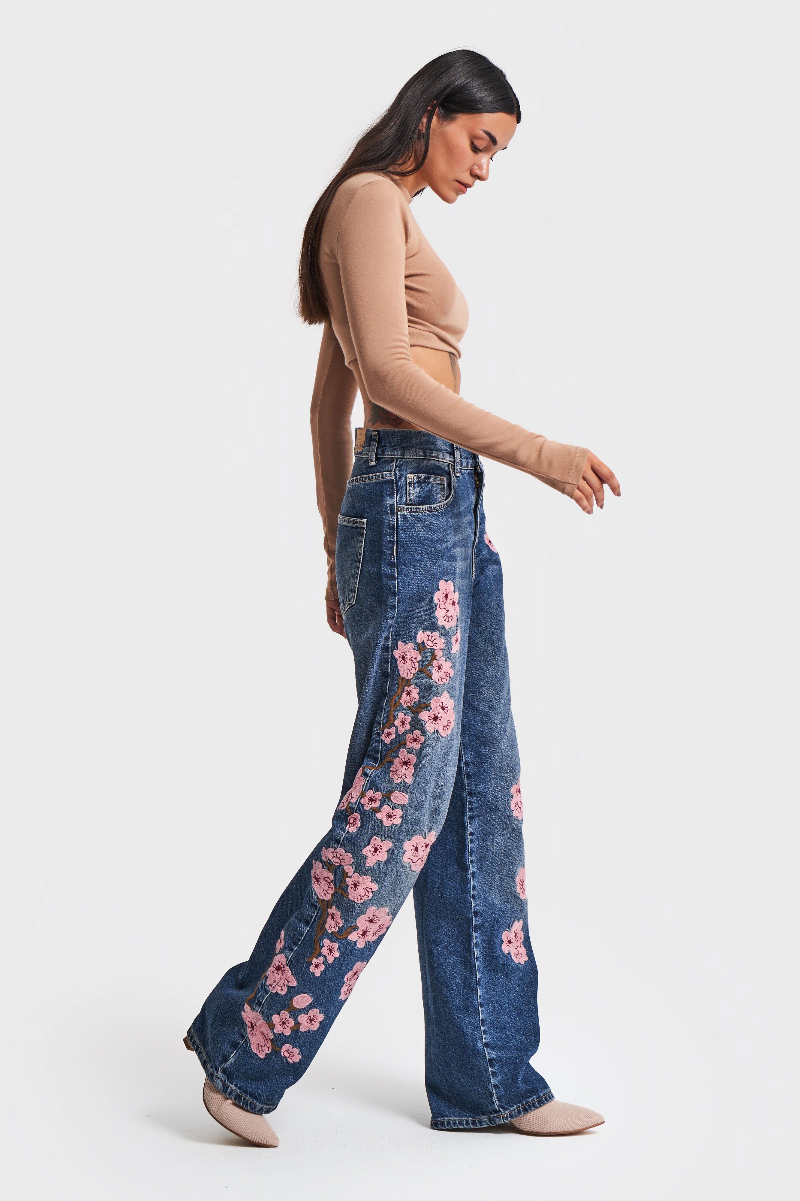 Kadın Kot Rengi Pembe Çiçek Nakışlı Loose Fit Tasarım Denim