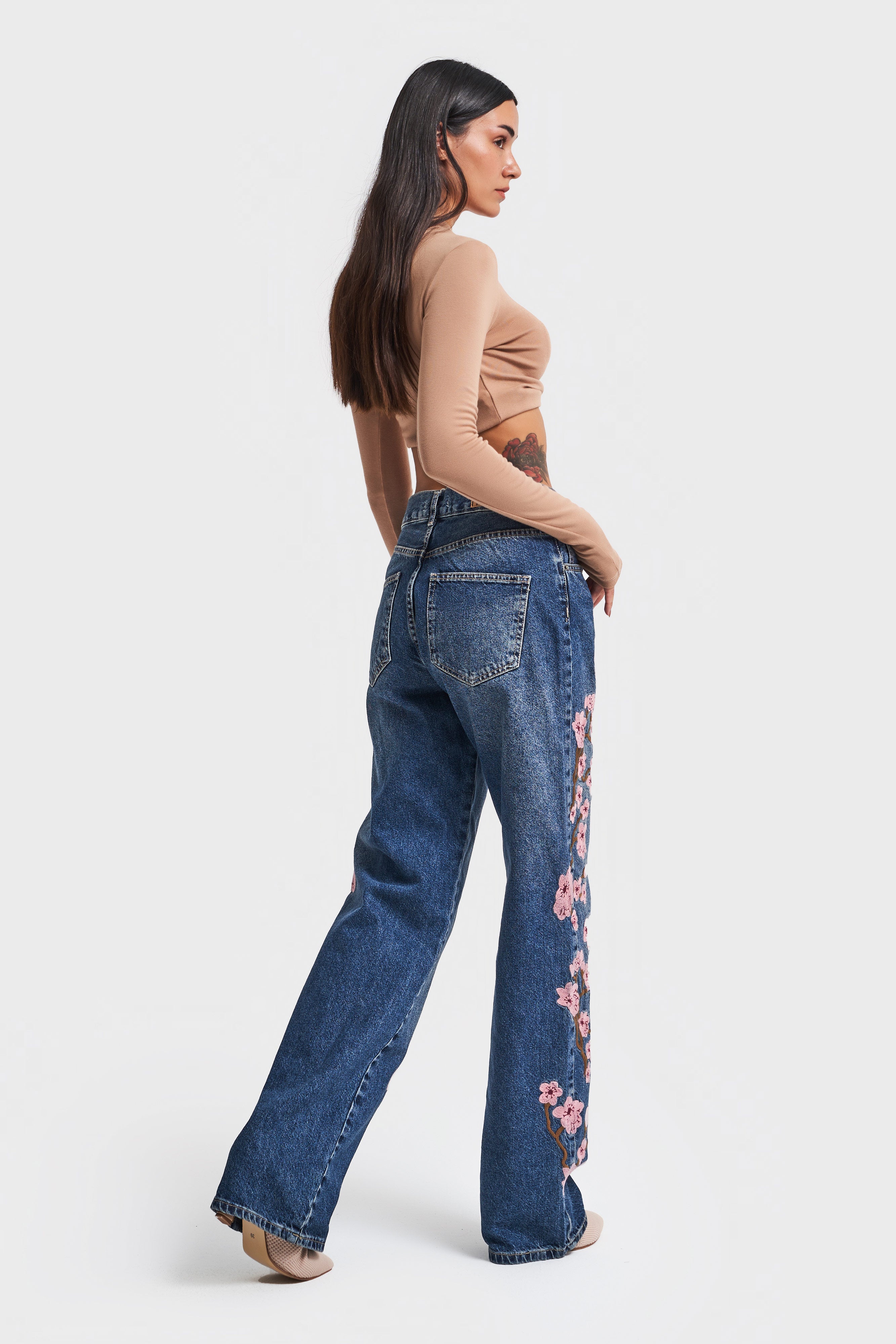 Kadın Kot Rengi Pembe Çiçek Nakışlı Loose Fit Tasarım Denim