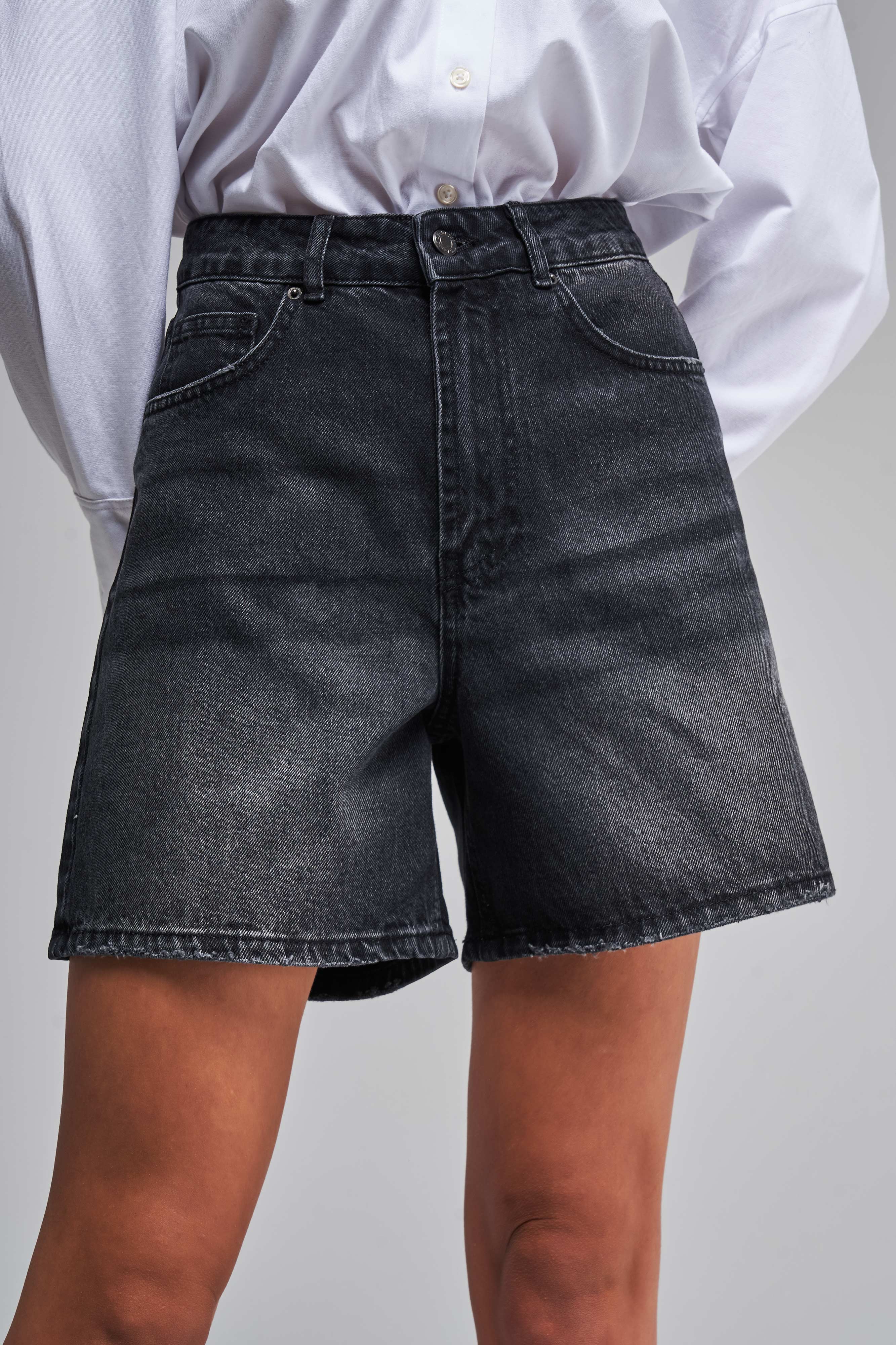 Kadın Koyu Füme Renk Mom Fit Midi Boy Denim Şort