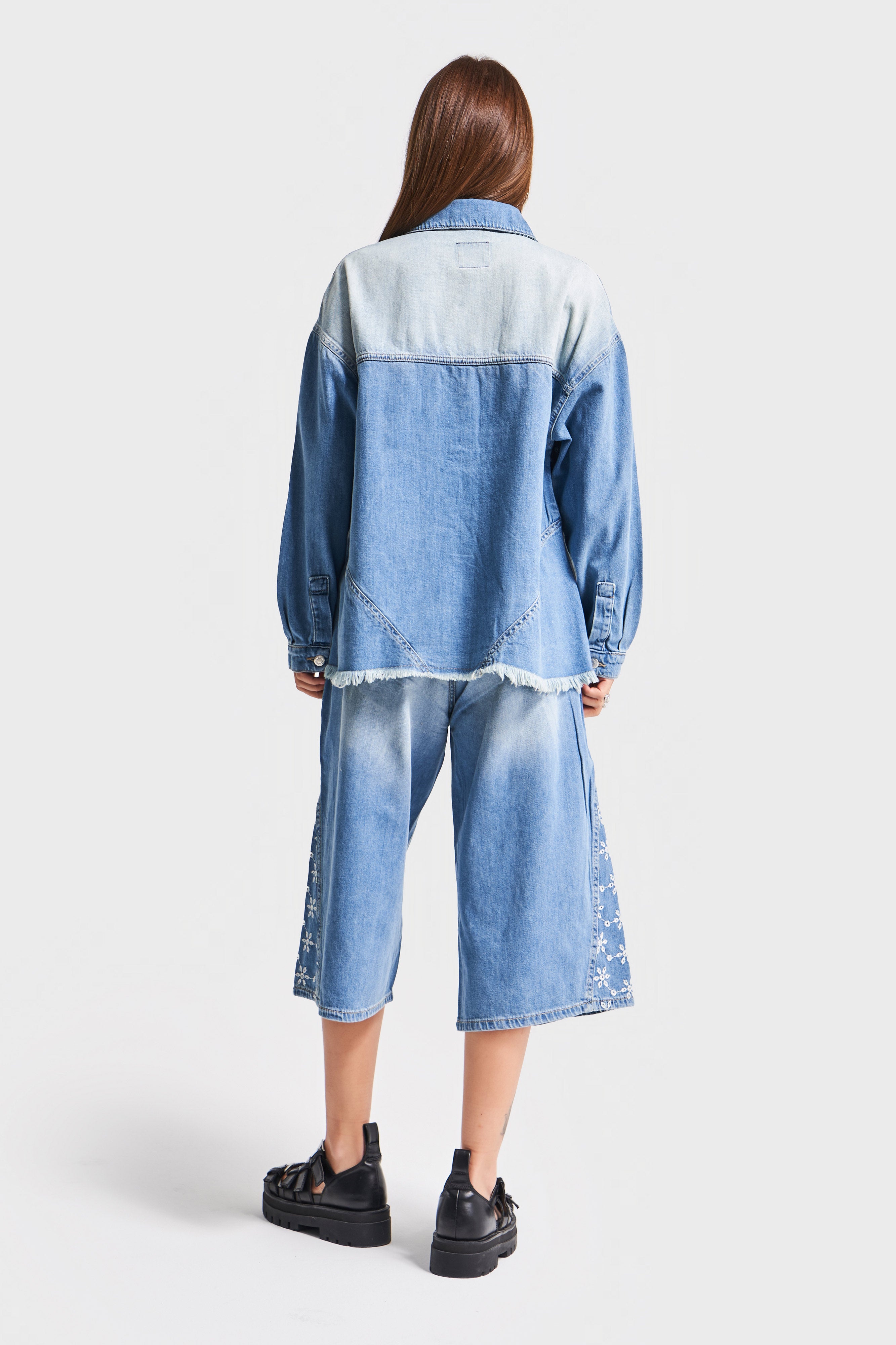 Kadın Mavi Kot Rengi 2S5-75 Çiçek Nakışlı Oversize %100 Koton Tasarım Denim Gömlek