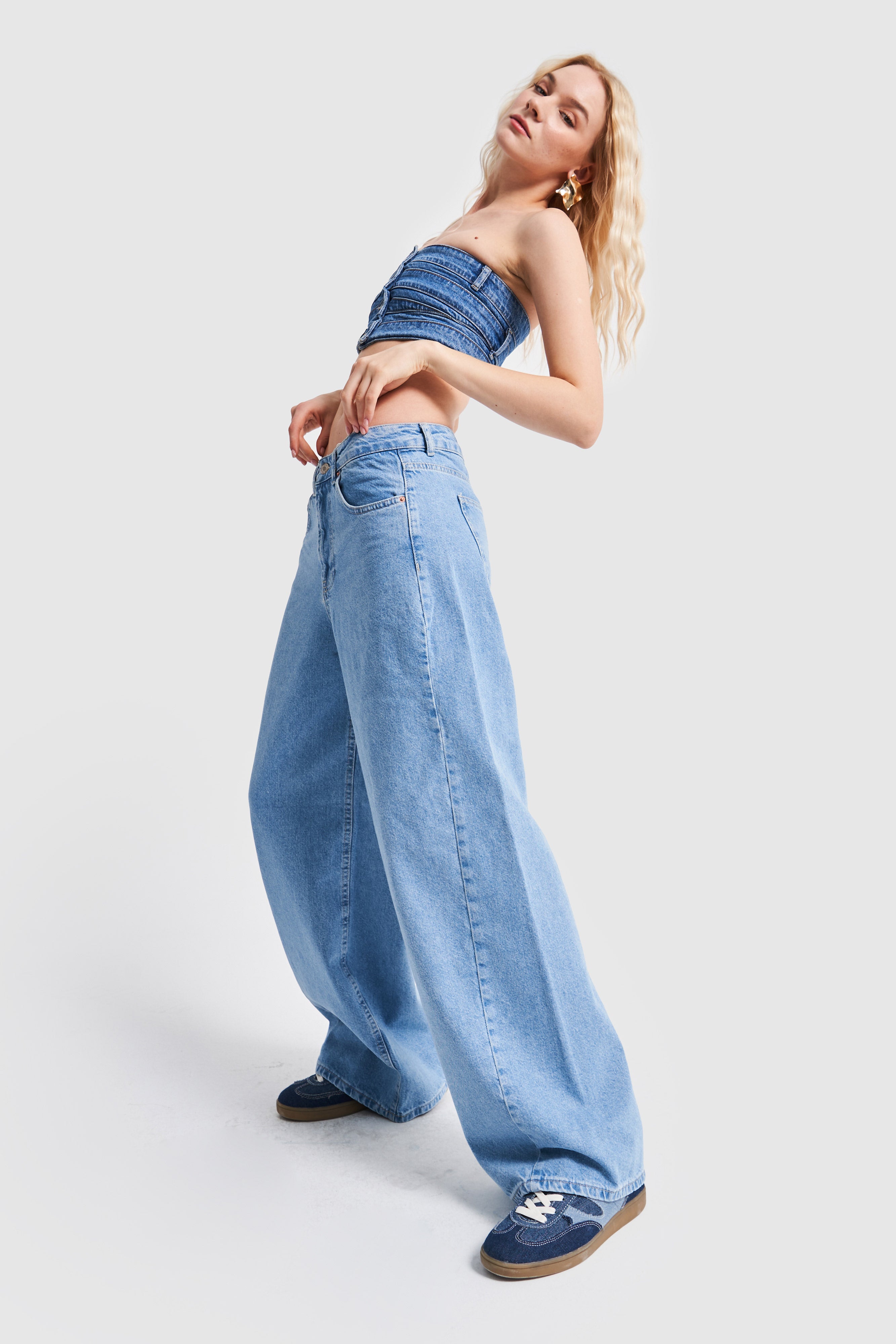 Kadın Mavi Renk Düşük Bel Süper Wide Leg Fit Denim Pantolon