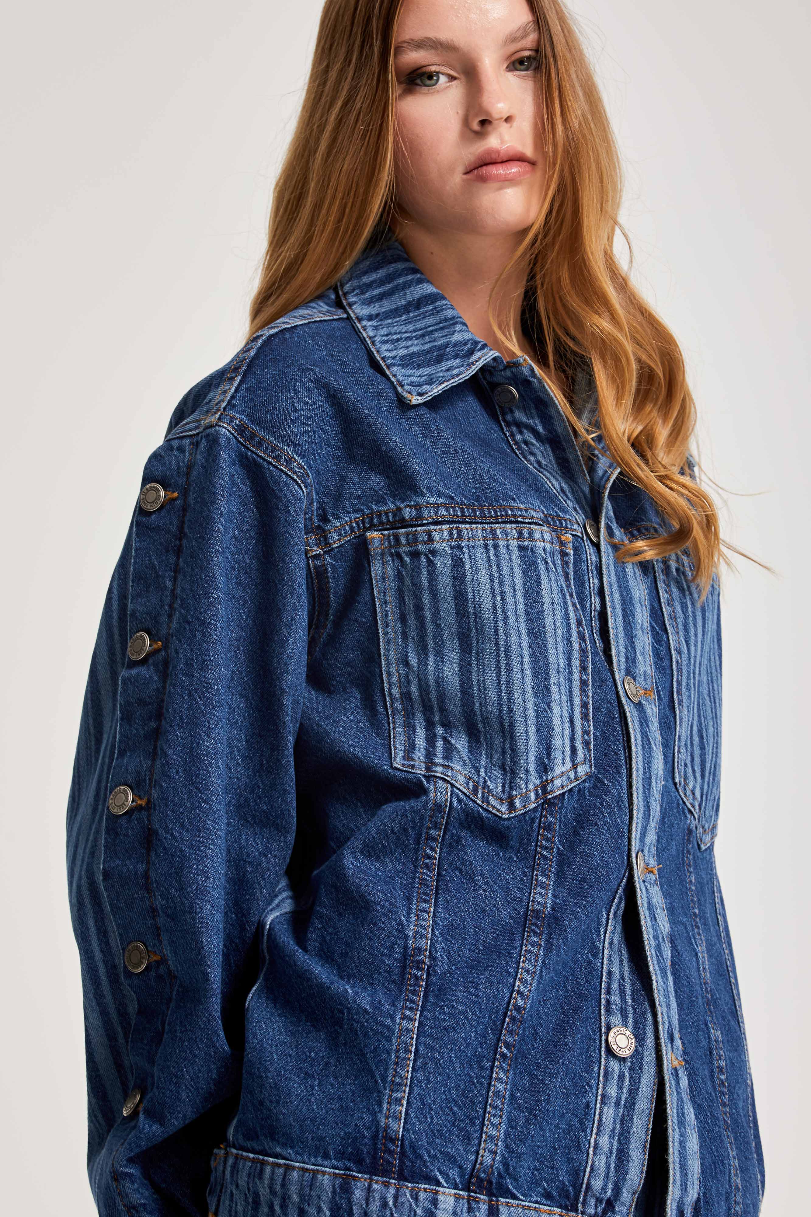 Kadın Mavi Renk Özel Çizgili Kumaş Oversize Tasarım Denim Ceket