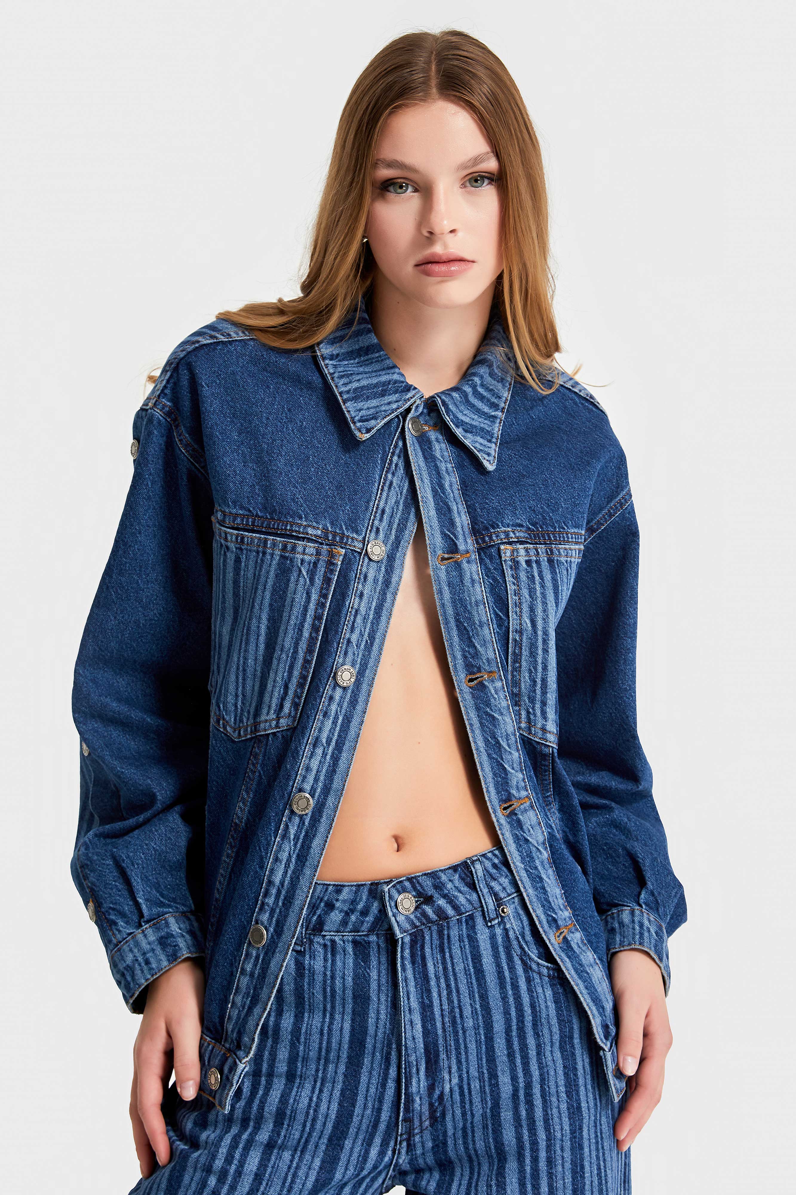 Kadın Mavi Renk Özel Çizgili Kumaş Oversize Tasarım Denim Ceket