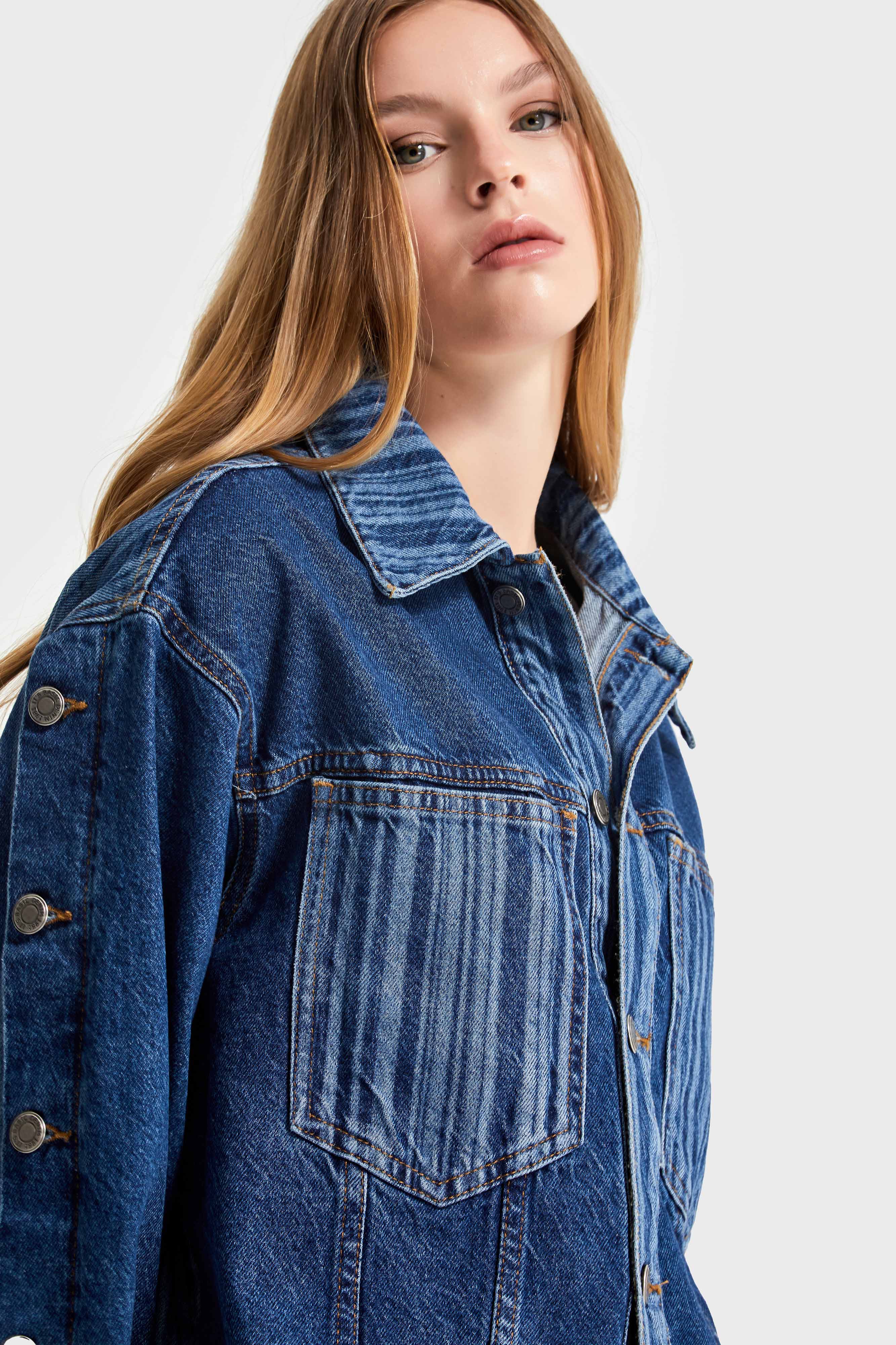 Kadın Mavi Renk Özel Çizgili Kumaş Oversize Tasarım Denim Ceket