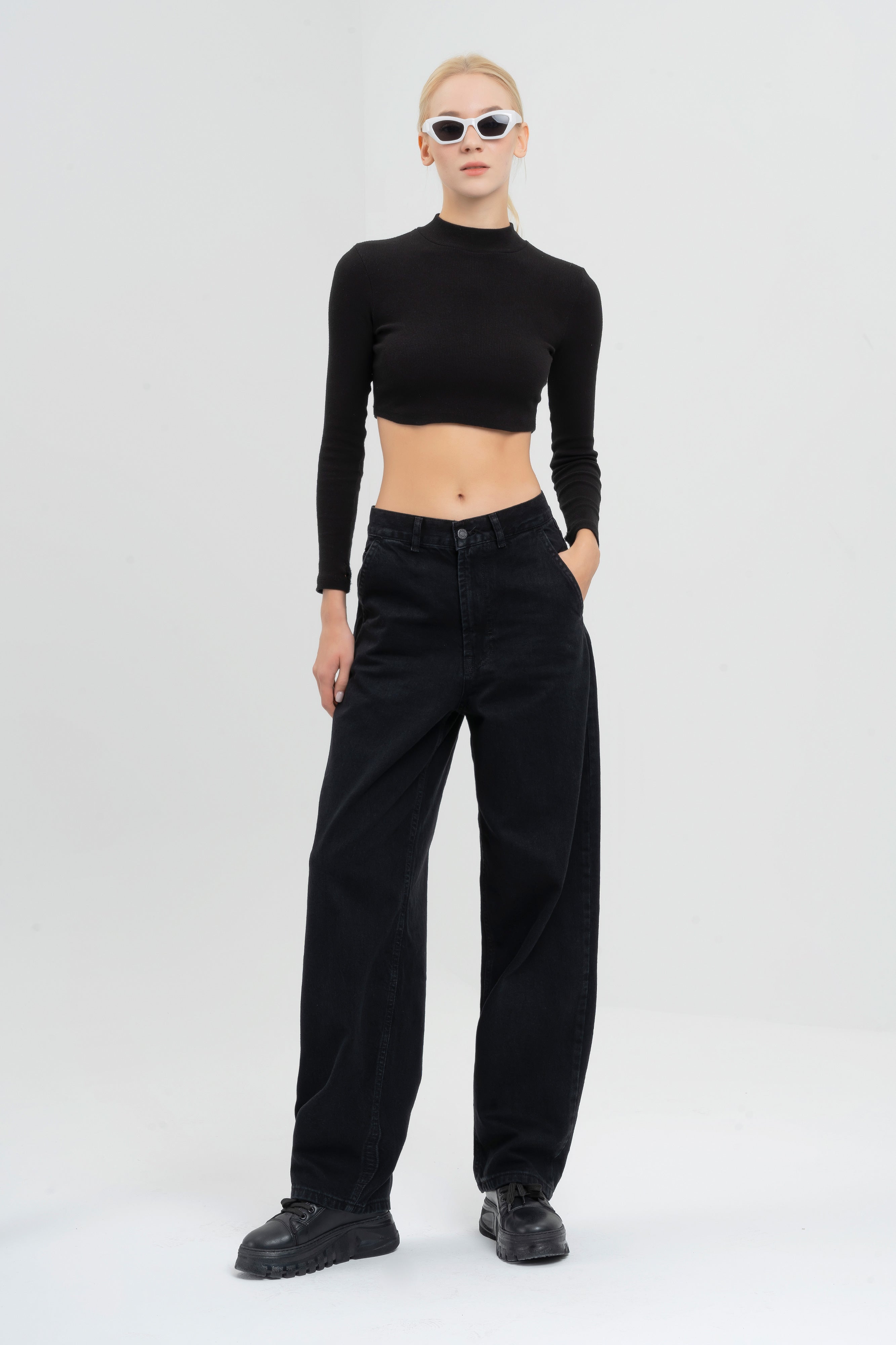 Women's Black Black Od Color Skater Fit Loose Cut Denim Trousers