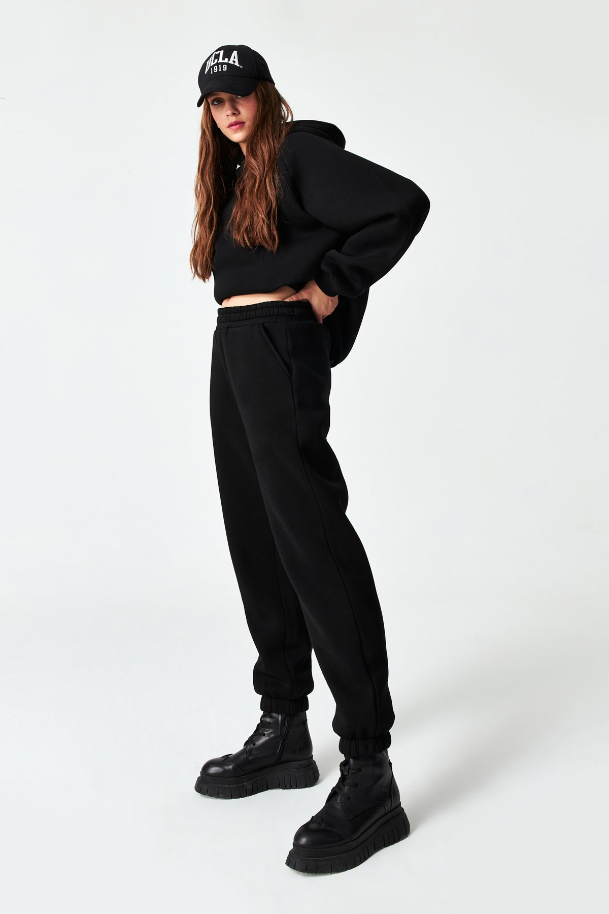 Women's Black Color Elastic Waist and Legs with Inside Raised Sweatpants