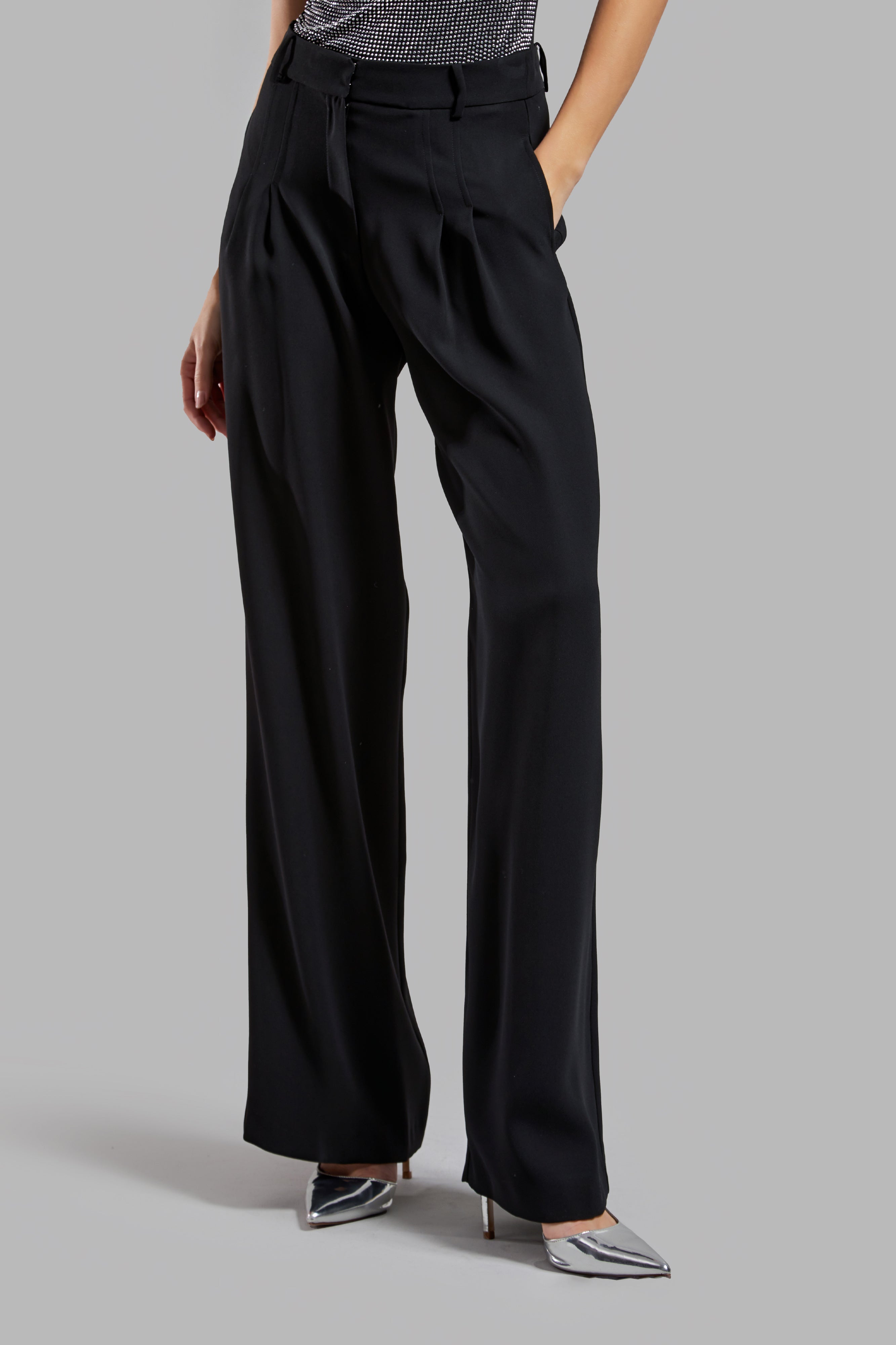 Women's Black Color Loose Cut Pleated Flowy Fabric Trousers