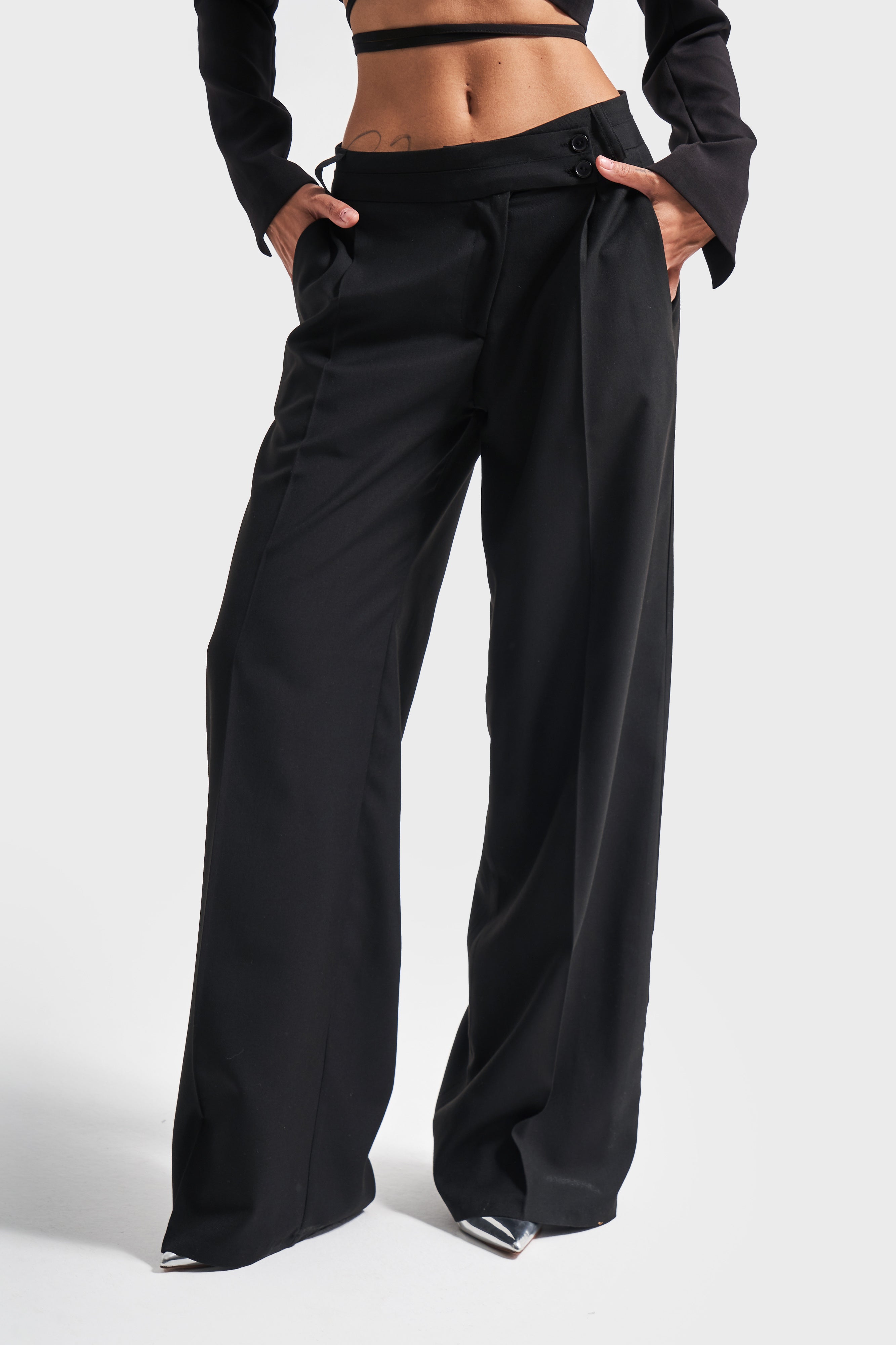 Women's Black Color Belt Detailed Palazzo Fit Pleated Trousers