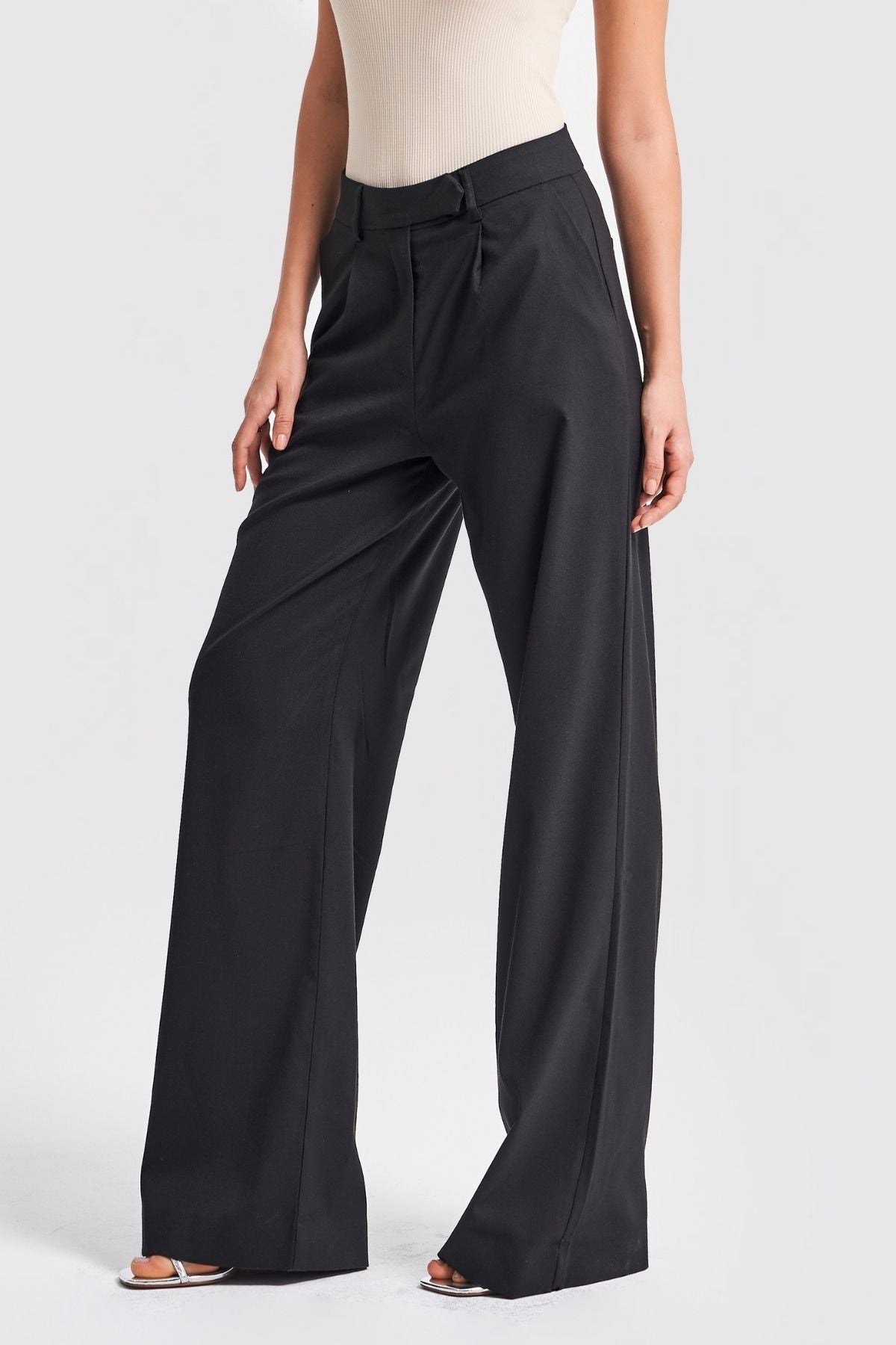 Women's Black Color Pleated Comfortable Cut Fabric Trousers