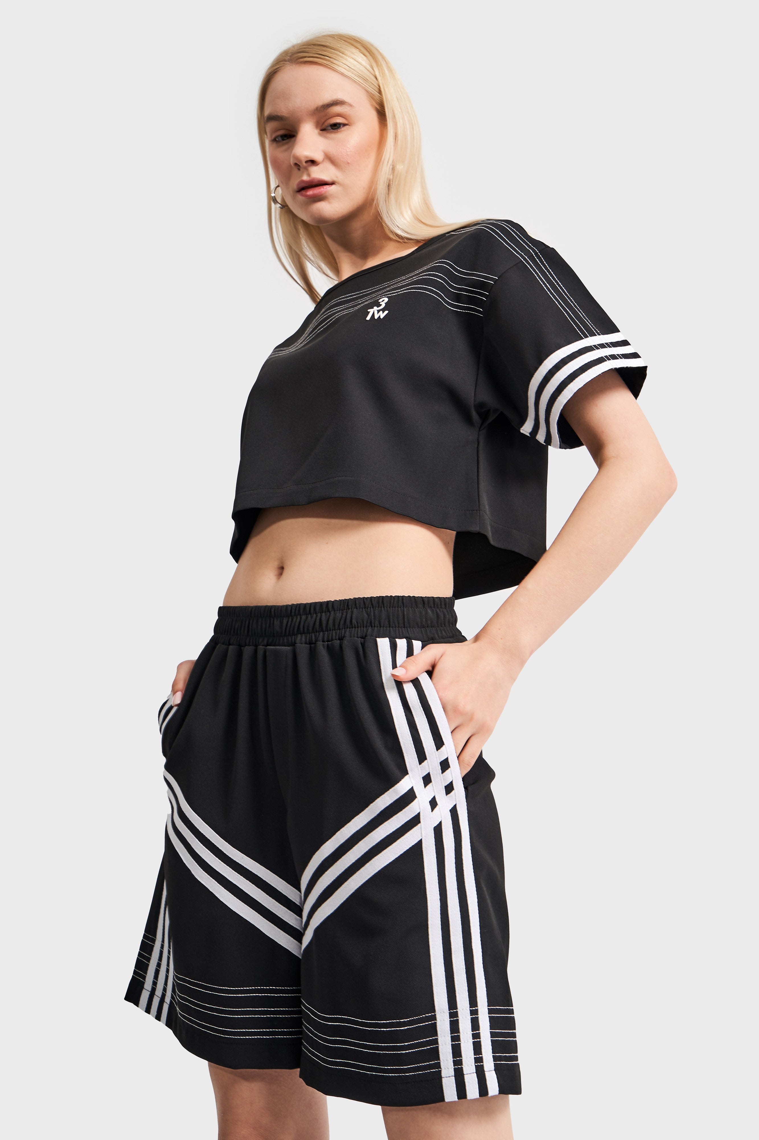 Women's Black Color Stripe Detailed Midi Length Design Shorts