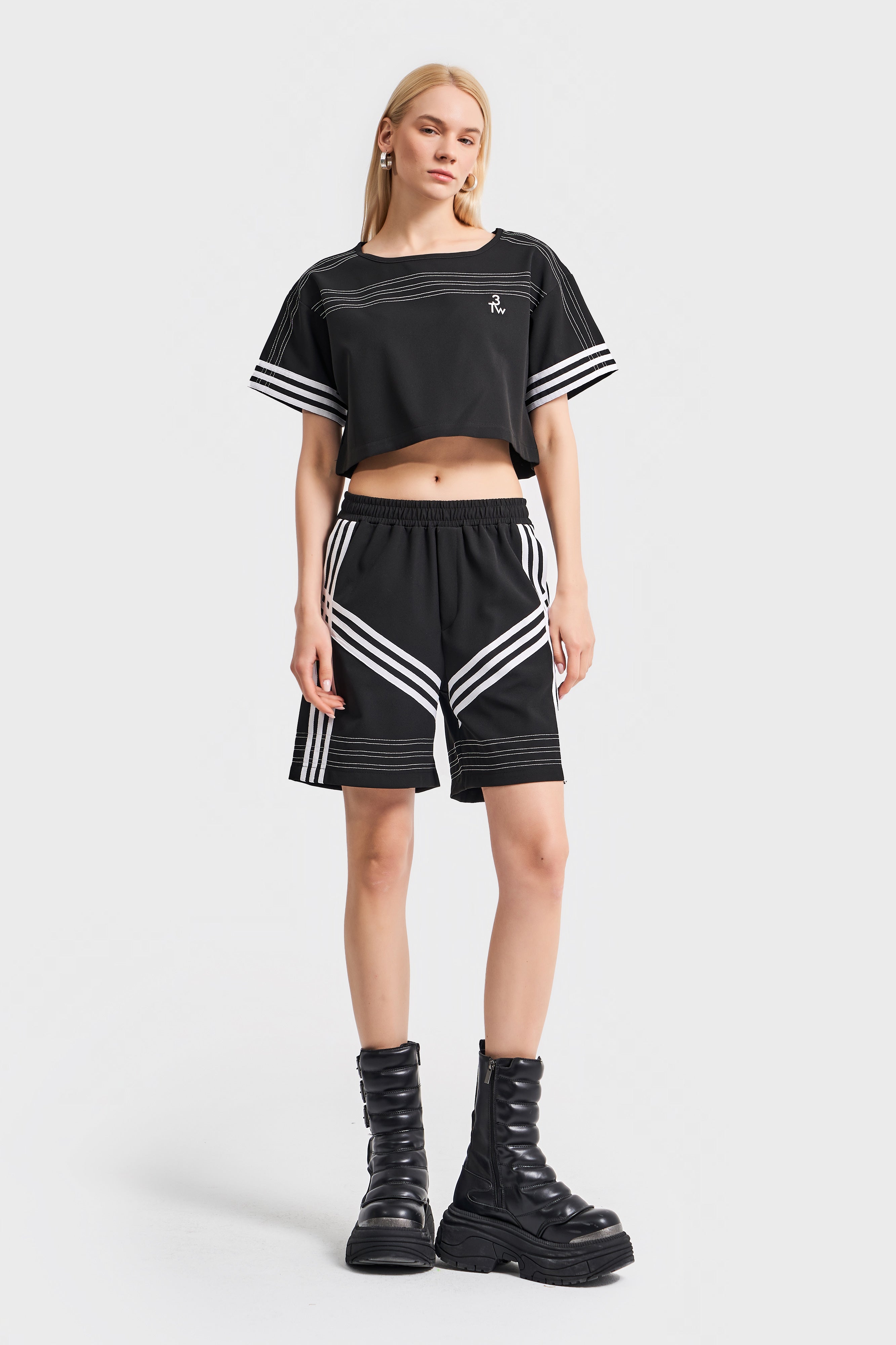 Women's Black Color Stripe Detailed Midi Length Design Shorts