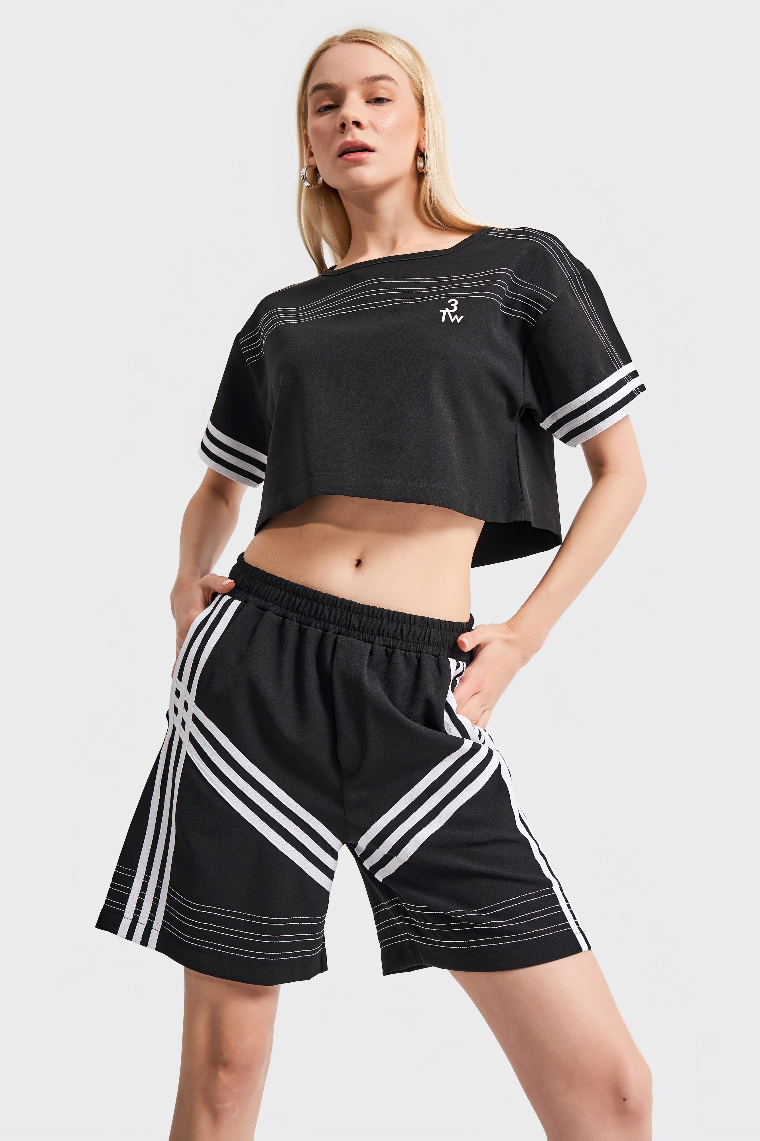 Women's Black Color Stripe Detailed Midi Length Design Shorts