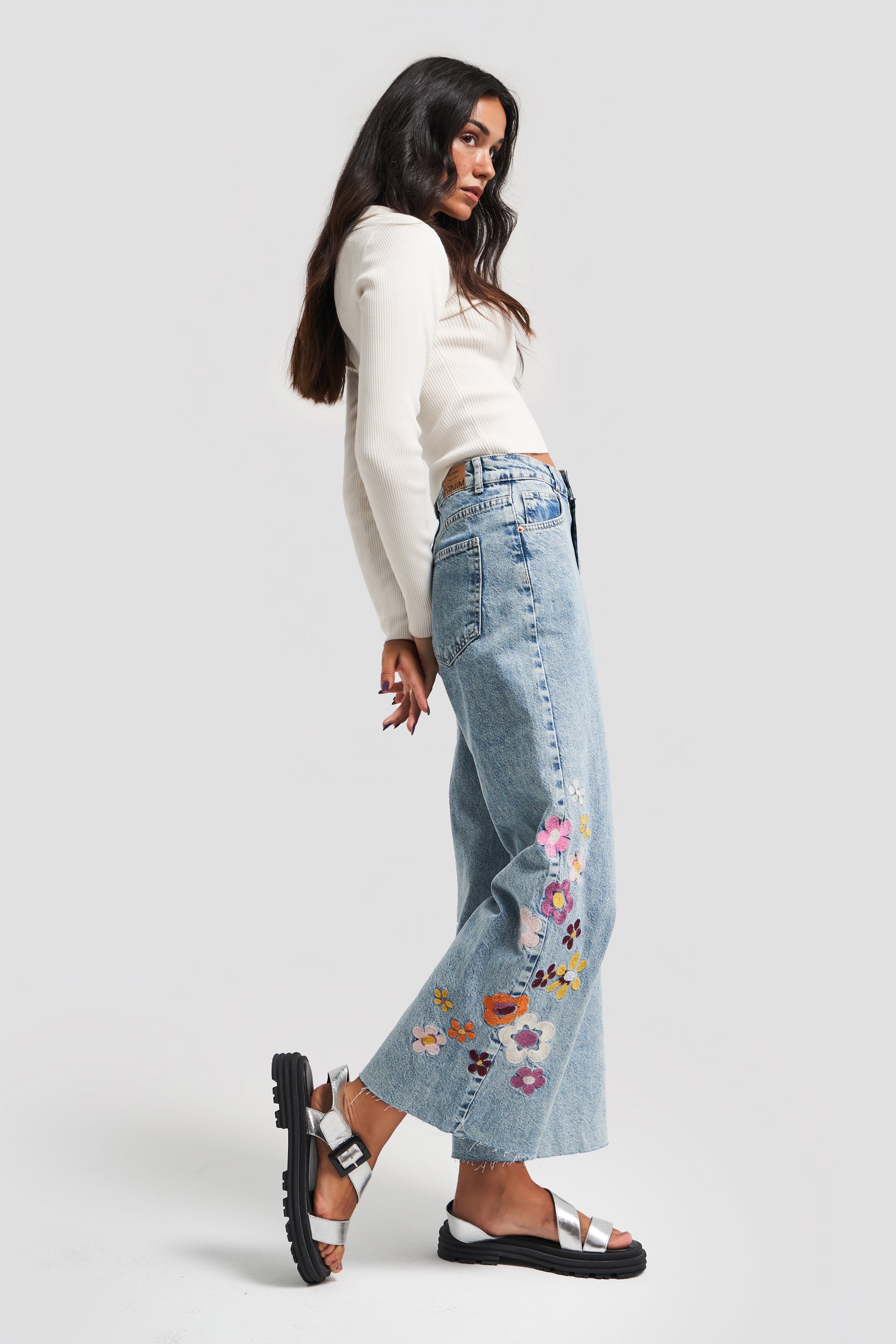 Women Snow Jeans Color Floral Embroidered Culotte Fit Design Denim