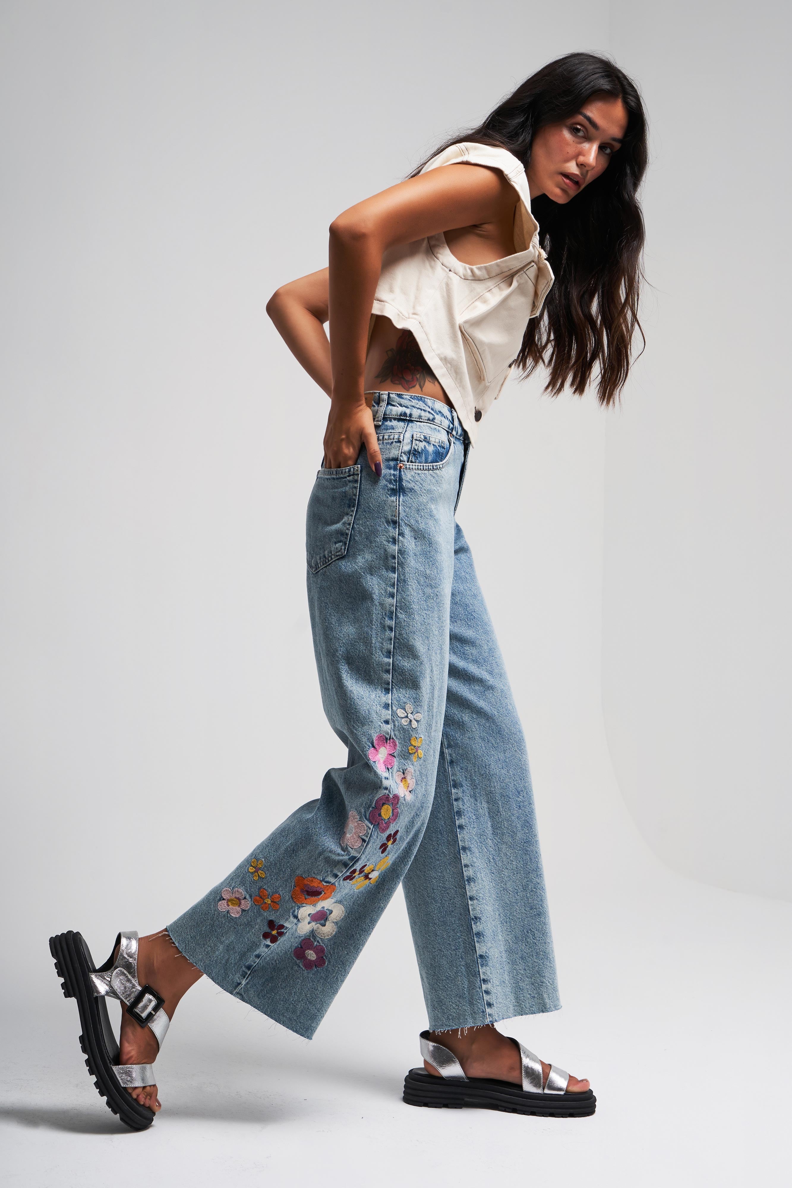 Women Snow Jeans Color Floral Embroidered Culotte Fit Design Denim