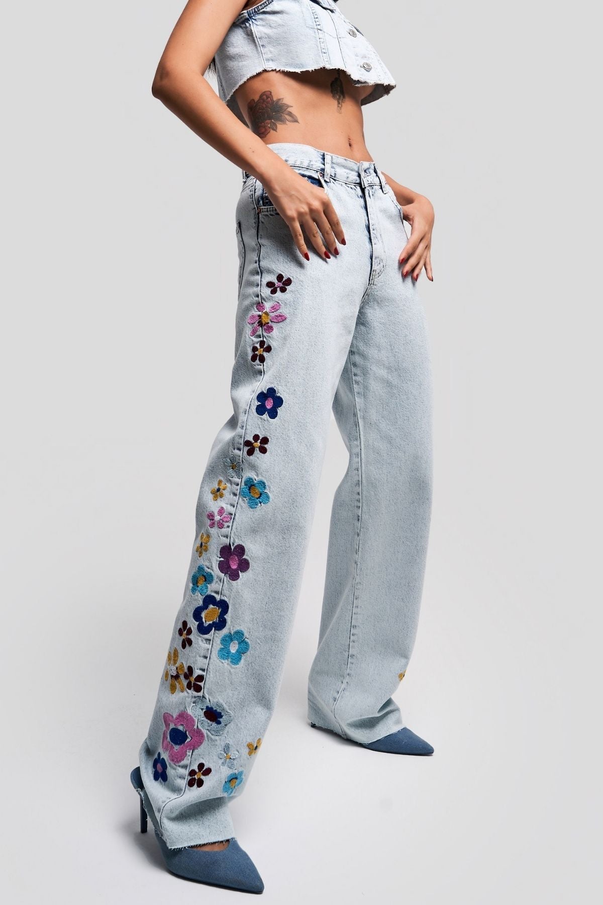 Women Snow Jeans Color Floral Embroidered Loose Fit Design Denim