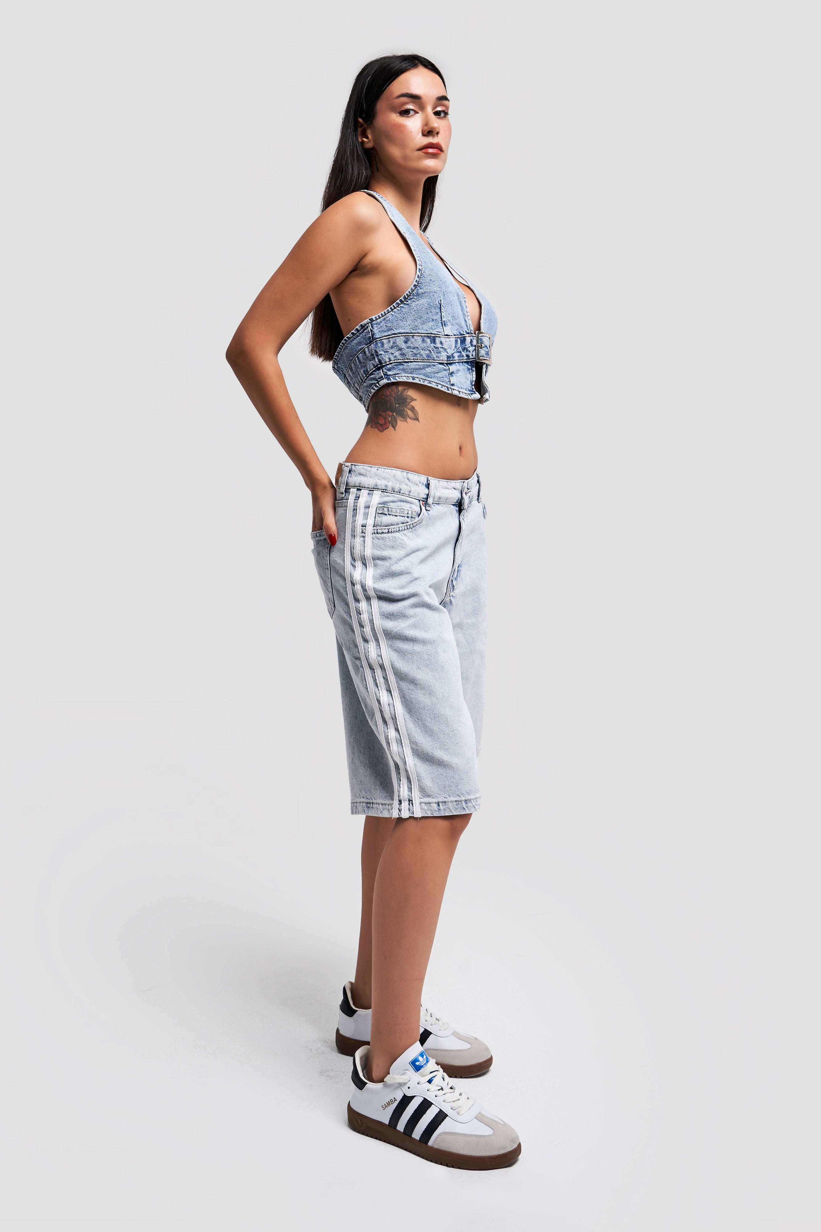 Women's Snow Jeans Color Side Stripe Detail Design Midi Length Denim Shorts