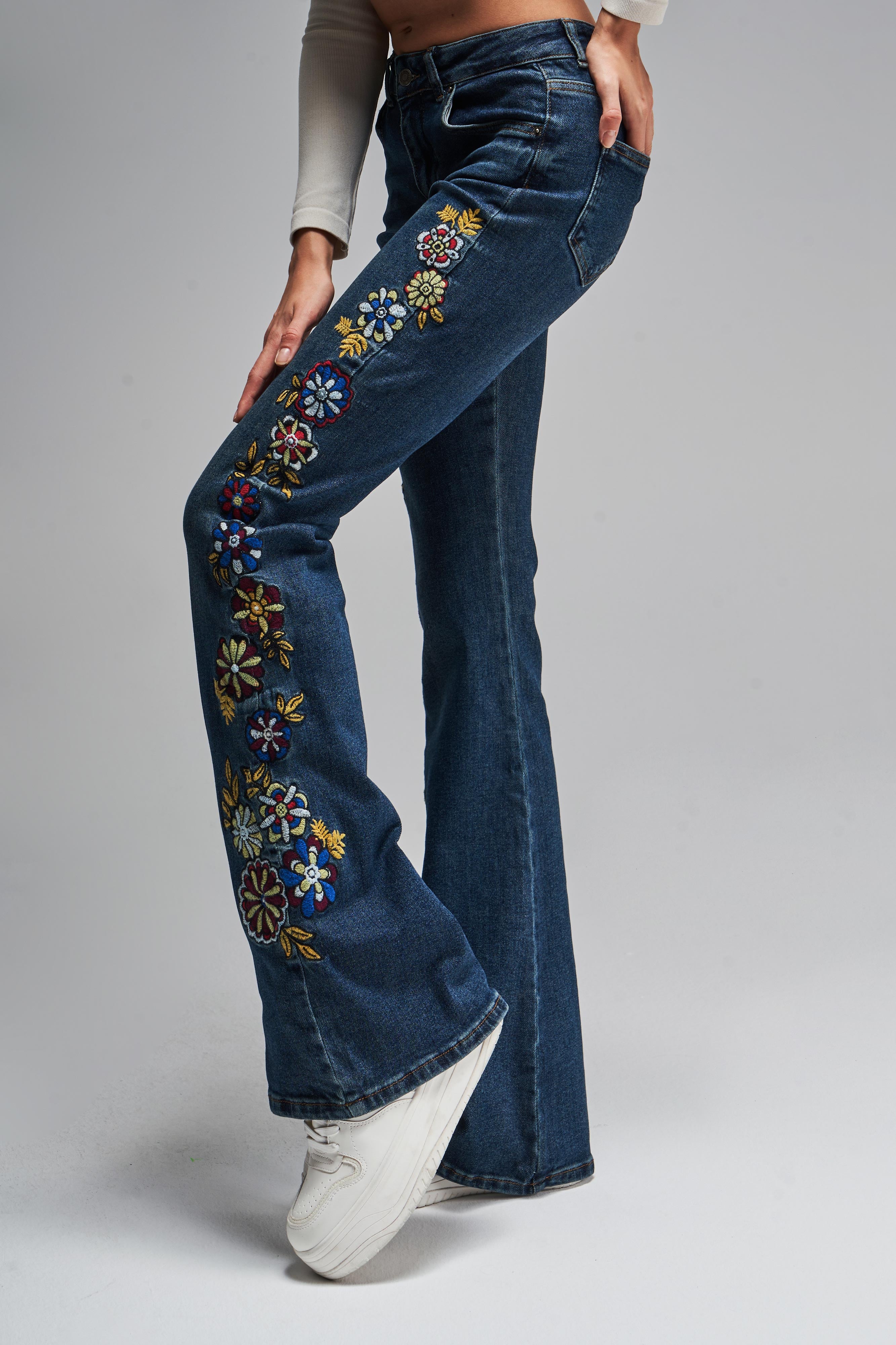 Женские джинсы T.Jeans Color Floral Embroidered Flare Fit Flex Fabric Design Denim