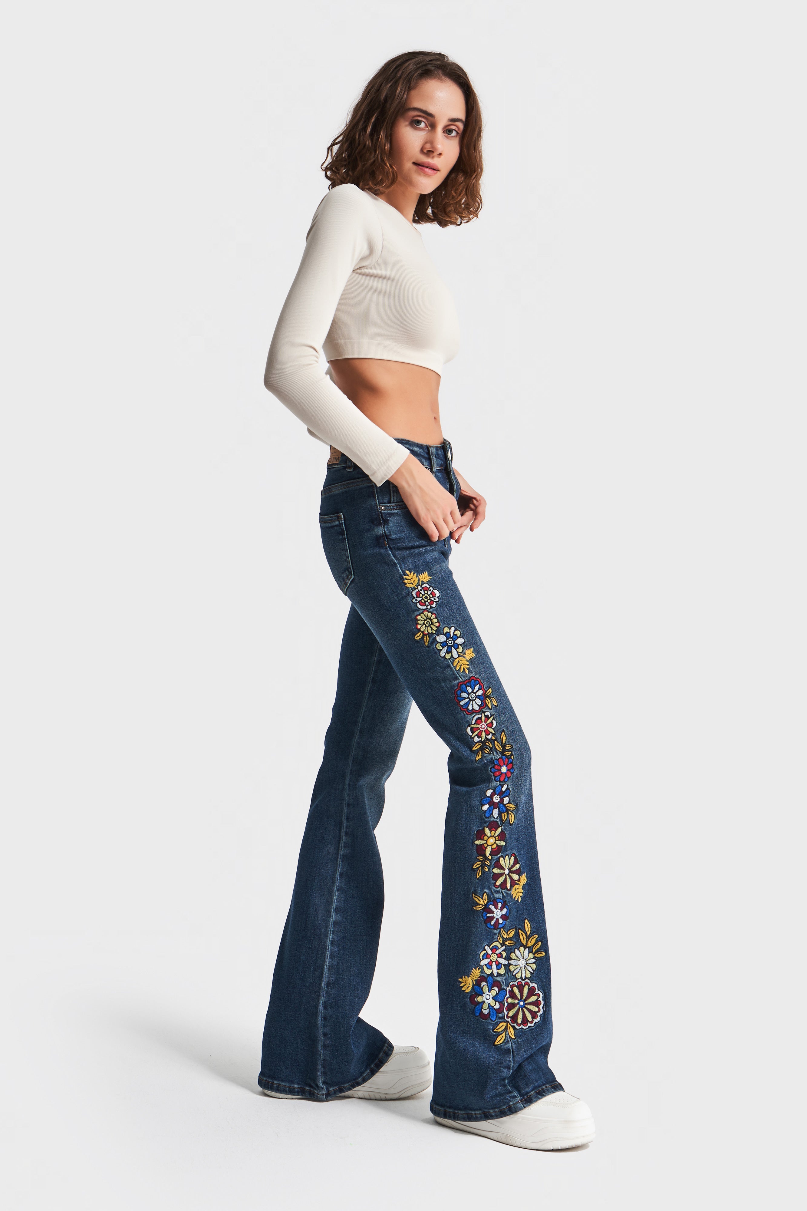 Женские джинсы T.Jeans Color Floral Embroidered Flare Fit Flex Fabric Design Denim